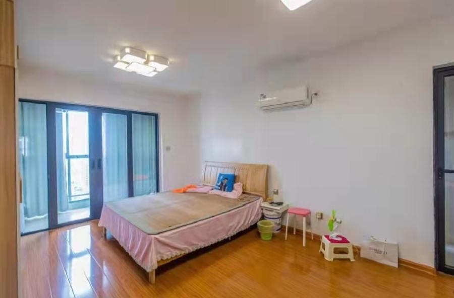 藍(lán)山郡法拍房三期G棟2704室（包括室內(nèi)可移動的家具家電，但不含冰箱）