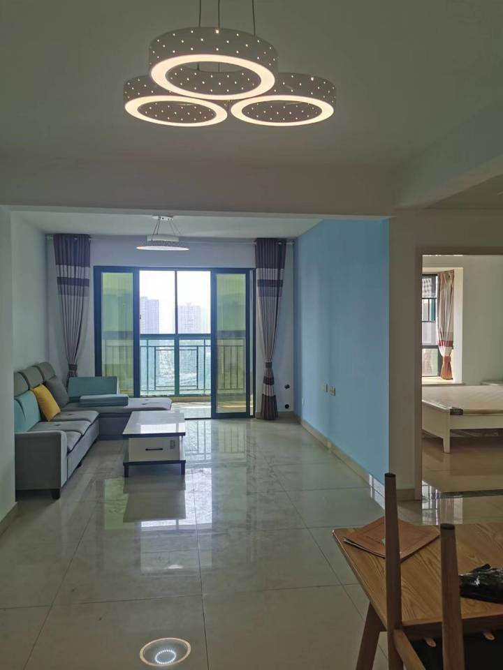 富基世紀(jì)公園法拍房50、51棟2806房及室內(nèi)家具家電