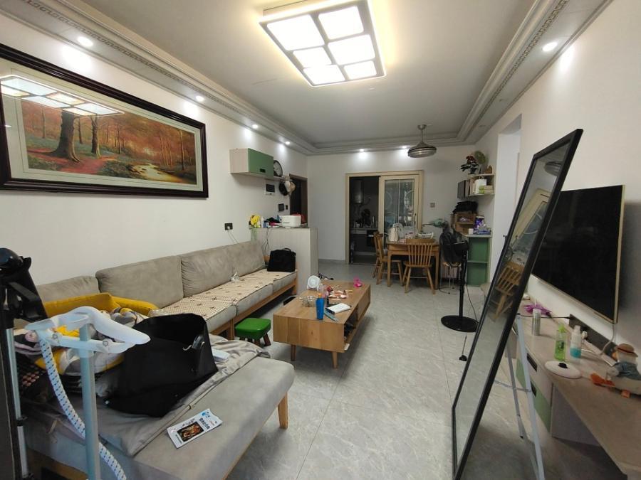 麓谷小鎮(zhèn)（樂谷園）法拍房4棟1806號(hào)及房屋內(nèi)的家具、家電及其它附屬物品等財(cái)產(chǎn)