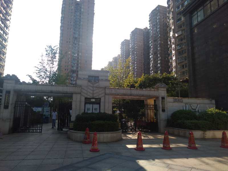 金澤園小區(qū)法拍房二期8、9棟304室