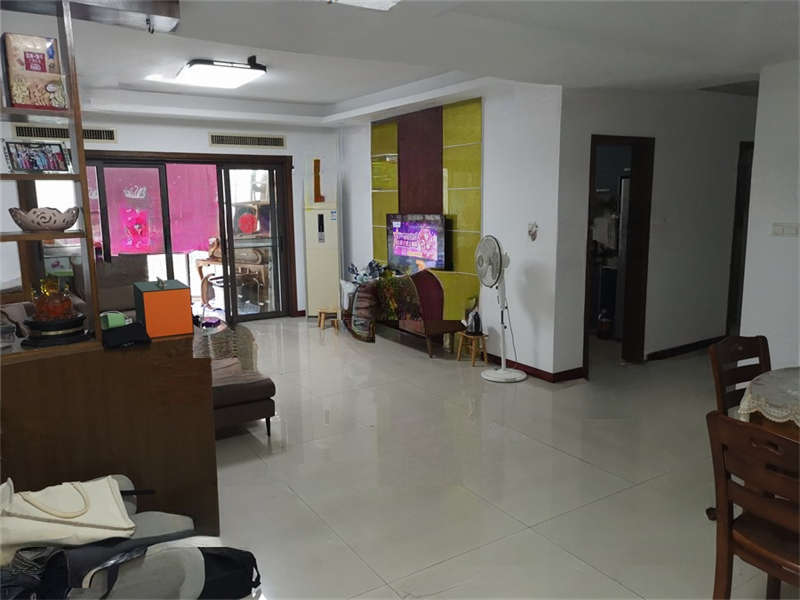 金色比華利(馬欄山新時代廣告文化園)法拍房8棟202號房及室內(nèi)家具家電 金色比華利(馬欄山新時代廣告文化園)法拍房8棟202號房及室內(nèi)家具家電